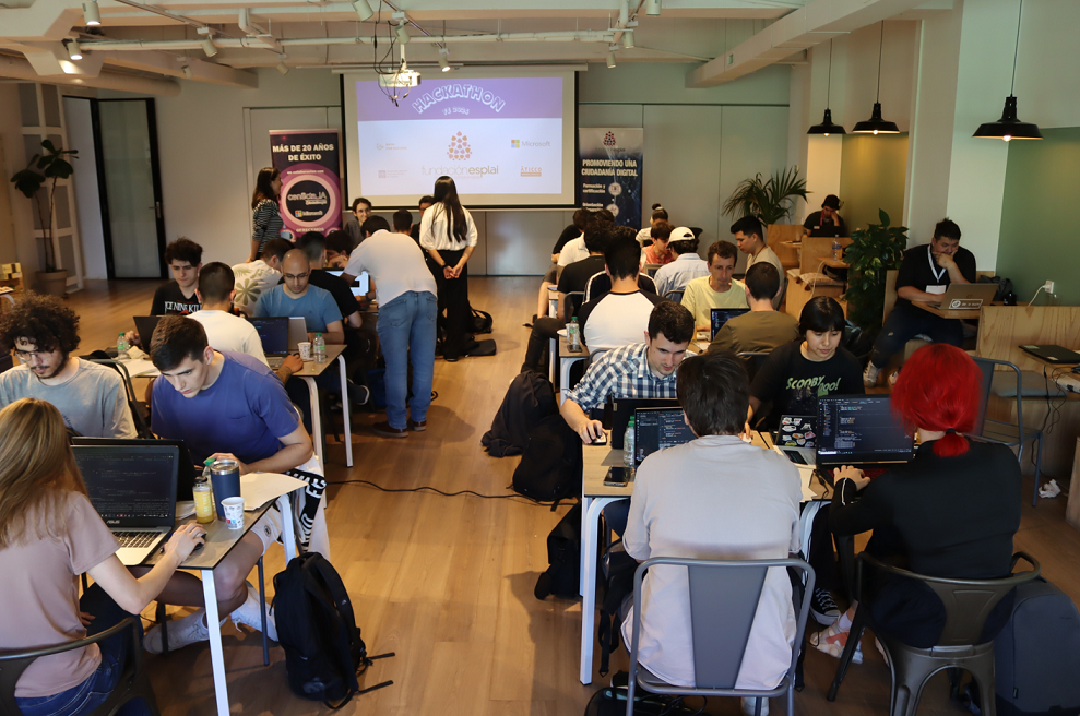 MÁS DE 40 ALUMNOS Y ALUMNAS EN EL HACKATHON DE VERANO DE FUNDACIÓN ESPLAI